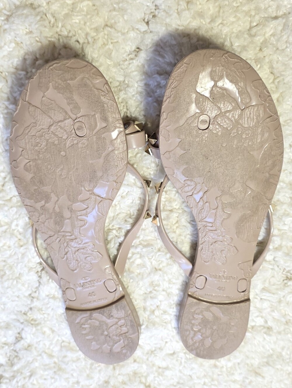 Valentino Garavani Beige Studded Bow Thong Sandals - Picture 8 of 11